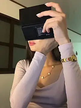 Coralinee 01 online show from 05-16-26, 11:25