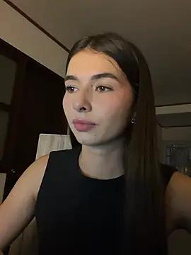 Coralinee 01 online show from 05-17-26, 11:12