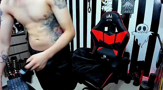 Snapshot of daven56 chatting on 12-06-24, 01:22 daven56 online show from 12-06-24, 01:22