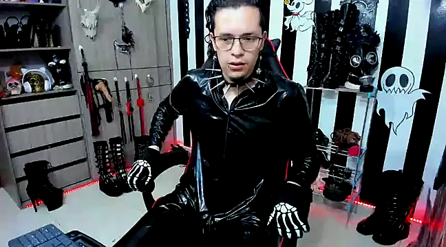 Snapshot of daven56 chatting on 12-12-24, 01:17 daven56 online show from 12-12-24, 01:17