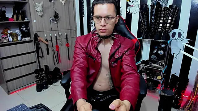 Snapshot of daven56 chatting on 12-27-24, 01:18 daven56 online show from 12-27-24, 01:18