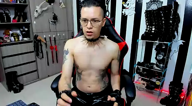 Snapshot of daven56 chatting on 01-16-25, 01:25 daven56 online show from 01-16-25, 01:25