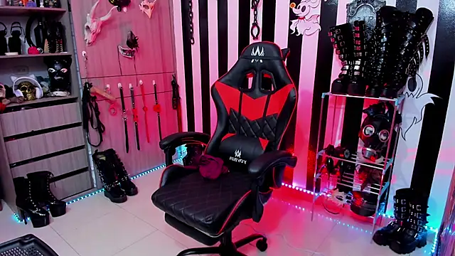 Snapshot of daven56 chatting on 02-11-25, 01:20 daven56 online show from 02-11-25, 01:20