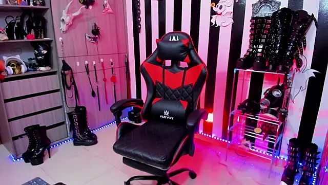 Snapshot of daven56 chatting on 02-25-25, 04:31 daven56 online show from 02-25-25, 04:31