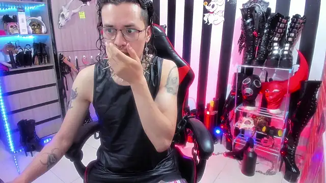 Snapshot of daven56 chatting on 10-06-25, 01:30 daven56 online show from 10-06-25, 01:30