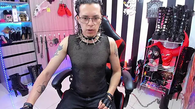 Snapshot of daven56 chatting on 10-14-25, 01:34 daven56 online show from 10-14-25, 01:34