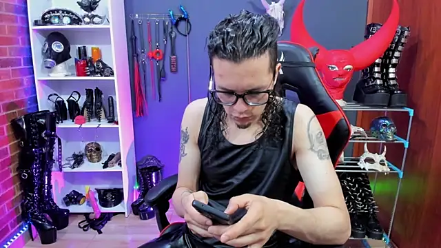 Snapshot of daven56 chatting on 12-16-25, 07:08 daven56 online show from 12-16-25, 07:08