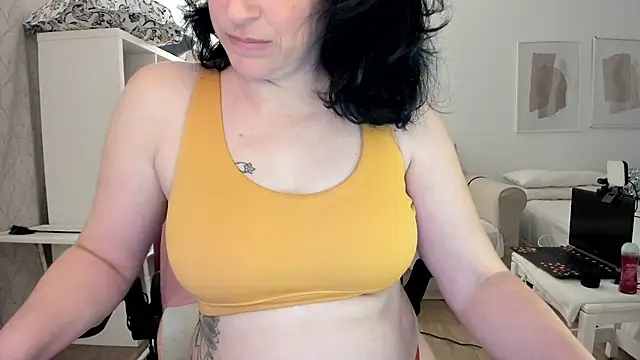 emmita69  online show from 03-06-25, 07:10