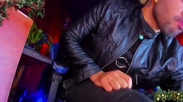 LatinMilk  online show from 11-29-25, 02:47