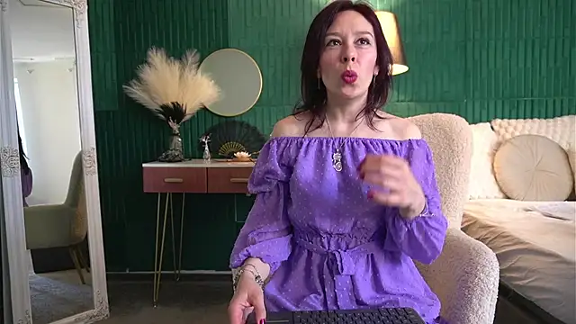 Snapshot of HaileyMoonn chatting on 05-27-26, 03:58 HaileyMoonn online show from 05-27-26, 03:58