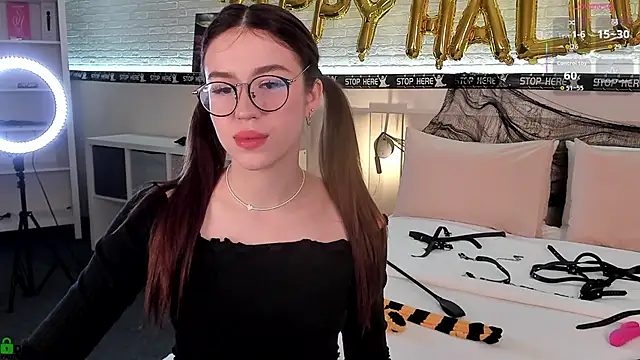 Snapshot of BelovedRuby chatting on 10-31-25, 02:56 BelovedRuby online show from 10-31-25, 02:56