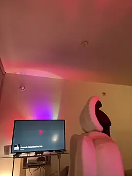 PetitLumiere online show from 01-28-25, 01:29