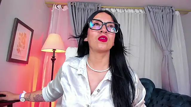 kira moon   online show from 10-16-25, 10:11