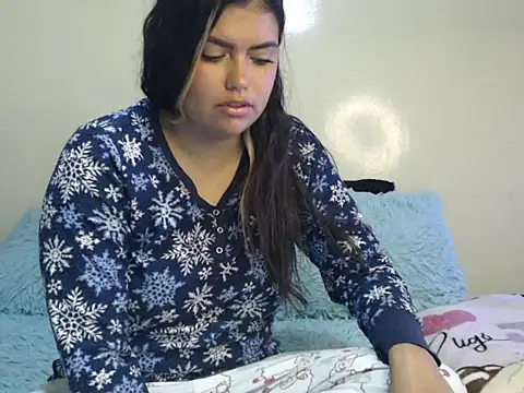 Snapshot of sweetkitty_16 chatting on 04-15-26, 07:21 sweetkitty 16 online show from 04-15-26, 07:21