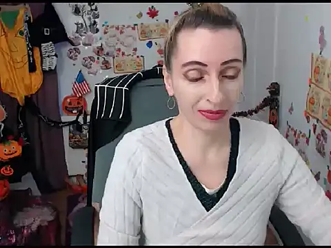 EvelynAngell online show from 10-20-25, 06:03