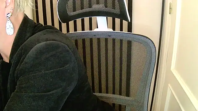 Snapshot of xxNoeliaxx chatting on 11-27-25, 07:43 xxNoeliaxx online show from 11-27-25, 07:43