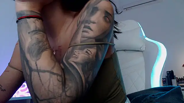 Snapshot of Simply_the_best chatting on 11-11-25, 05:24 Simply the best online show from 11-11-25, 05:24