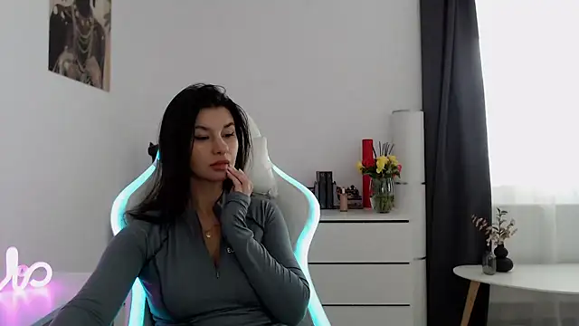 Snapshot of Simply_the_best chatting on 11-13-25, 08:35 Simply the best online show from 11-13-25, 08:35