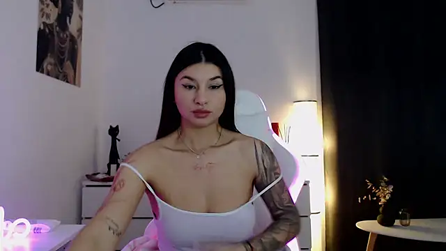 Snapshot of Simply_the_best chatting on 11-24-25, 04:40 Simply the best online show from 11-24-25, 04:40