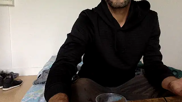 Snapshot of molozeb chatting on 10-08-25, 08:34 molozeb online show from 10-08-25, 08:34