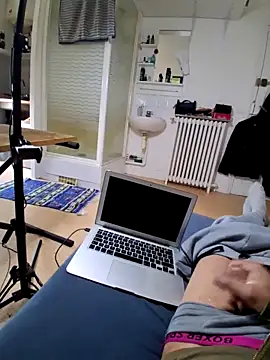 Snapshot of molozeb chatting on 10-11-25, 06:34 molozeb online show from 10-11-25, 06:34