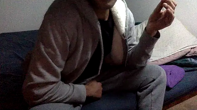 Snapshot of molozeb chatting on 10-11-25, 11:14 molozeb online show from 10-11-25, 11:14