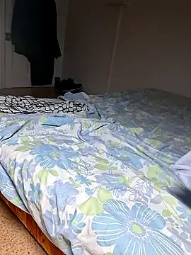 Snapshot of molozeb chatting on 10-25-25, 06:24 molozeb online show from 10-25-25, 06:24