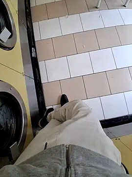 Snapshot of molozeb chatting on 11-09-25, 11:52 molozeb online show from 11-09-25, 11:52