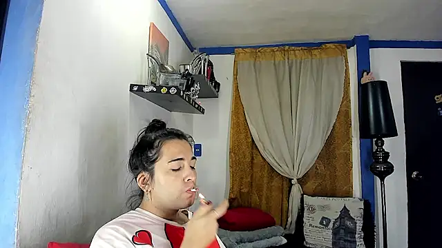 Snapshot of SARAMISHA chatting on 06-08-26, 01:33 SARAMISHA online show from 06-08-26, 01:33