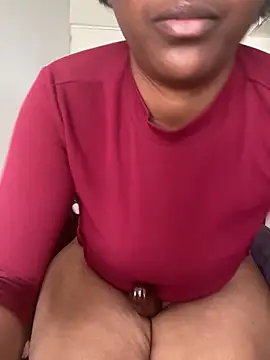 Snapshot of officialkhakes_za chatting on 10-30-25, 08:38 officialkhakes za online show from 10-30-25, 08:38