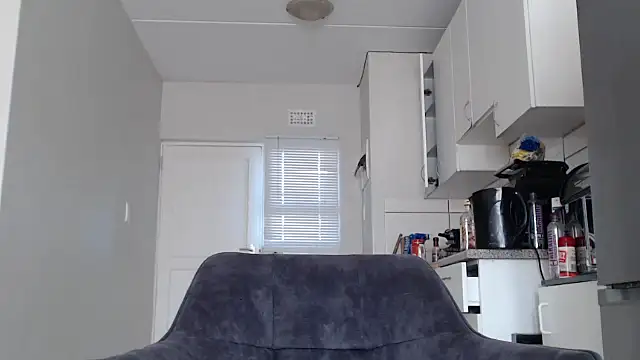 Snapshot of officialkhakes_za chatting on 11-21-25, 06:12 officialkhakes za online show from 11-21-25, 06:12