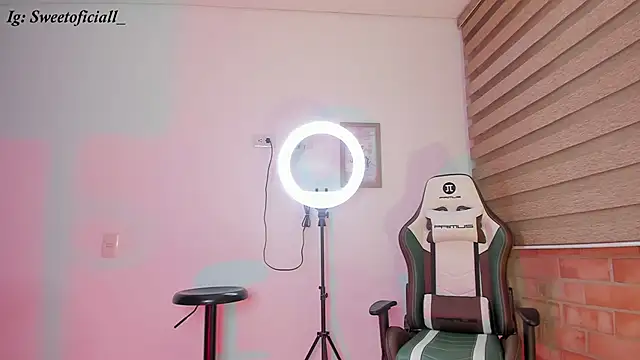 Sweet  giirl online show from 04-28-26, 02:27