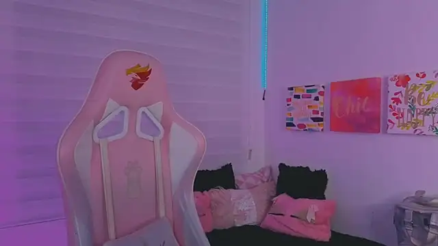 Sara  Ramirez online show from 09-23-25, 02:47