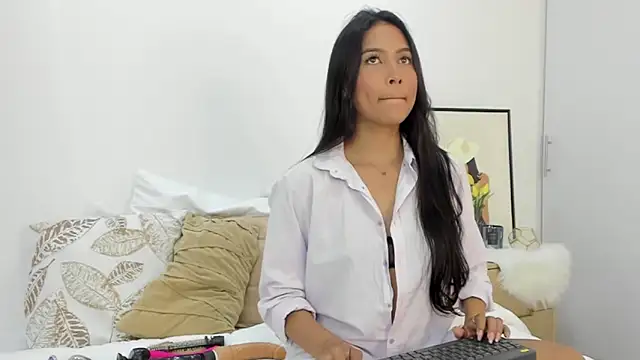 Snapshot of rouse_4 chatting on 02-28-25, 10:06 rouse 4 online show from 02-28-25, 10:06