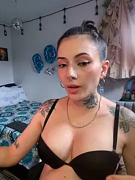 LiliJones  online show from 05-16-26, 10:19