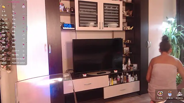 SheilaRyan online show from 10-19-25, 05:08