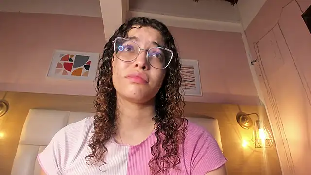 Snapshot of Dollar-girl chatting on 12-24-24, 12:11 Dollar-girl online show from 12-24-24, 12:11