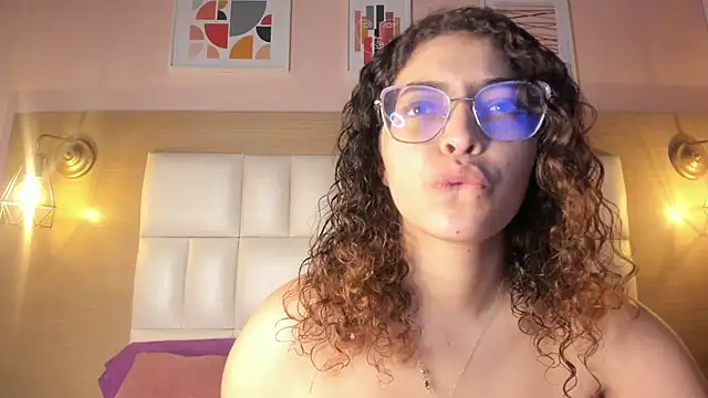 Snapshot of Dollar-girl chatting on 12-27-24, 06:20 Dollar-girl online show from 12-27-24, 06:20