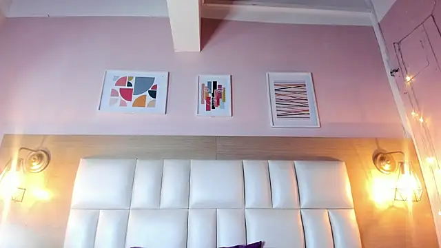 Snapshot of Dollar-girl chatting on 01-03-25, 11:57 Dollar-girl online show from 01-03-25, 11:57