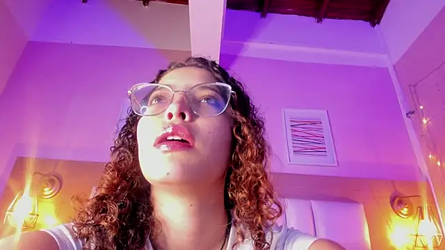 Snapshot of Dollar-girl chatting on 01-08-25, 07:45 Dollar-girl online show from 01-08-25, 07:45