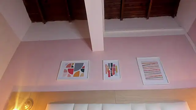 Snapshot of Dollar-girl chatting on 01-25-25, 06:02 Dollar-girl online show from 01-25-25, 06:02