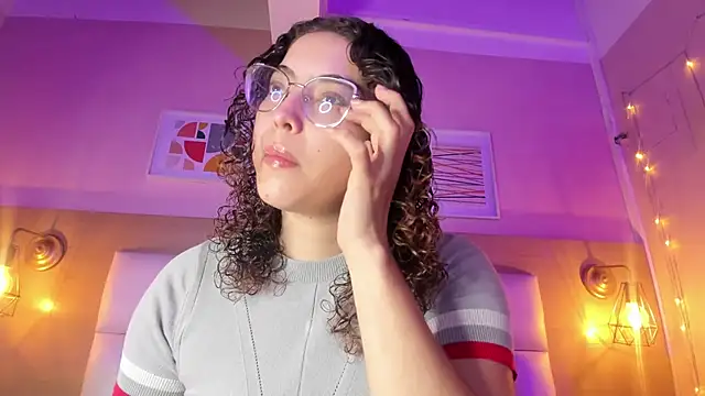 Snapshot of Dollar-girl chatting on 01-26-25, 12:01 Dollar-girl online show from 01-26-25, 12:01