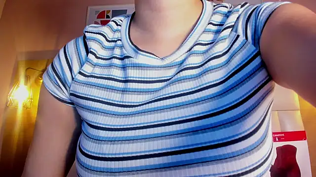 Snapshot of Dollar-girl chatting on 01-30-25, 11:55 Dollar-girl online show from 01-30-25, 11:55