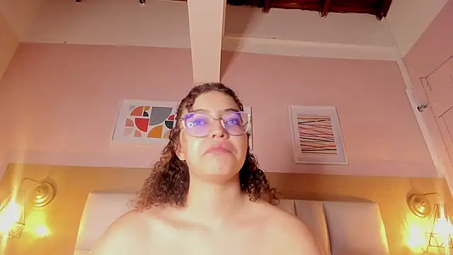 Snapshot of Dollar-girl chatting on 01-31-25, 03:00 Dollar-girl online show from 01-31-25, 03:00