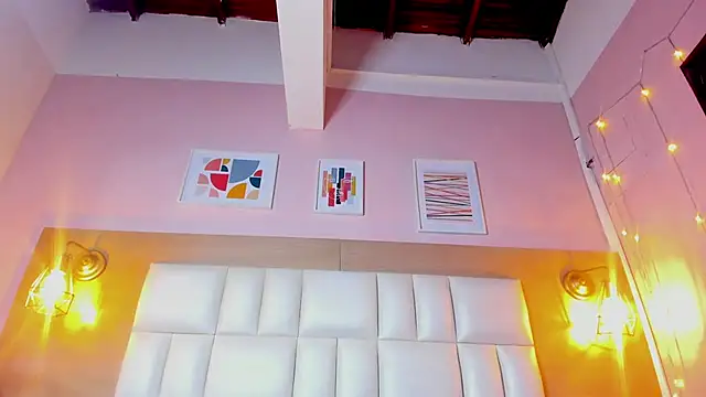 Snapshot of Dollar-girl chatting on 02-07-25, 10:41 Dollar-girl online show from 02-07-25, 10:41