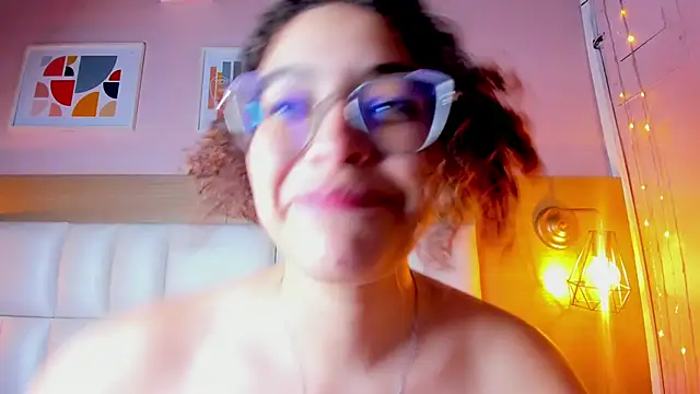 Snapshot of Dollar-girl chatting on 02-08-25, 01:43 Dollar-girl online show from 02-08-25, 01:43