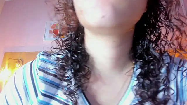 Snapshot of Dollar-girl chatting on 02-13-25, 11:39 Dollar-girl online show from 02-13-25, 11:39