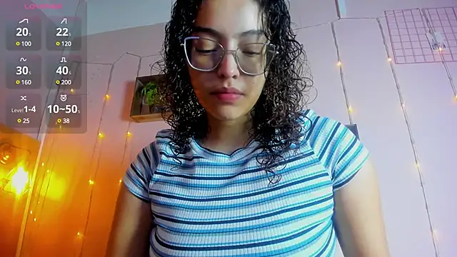 Snapshot of Dollar-girl chatting on 02-19-25, 11:49 Dollar-girl online show from 02-19-25, 11:49