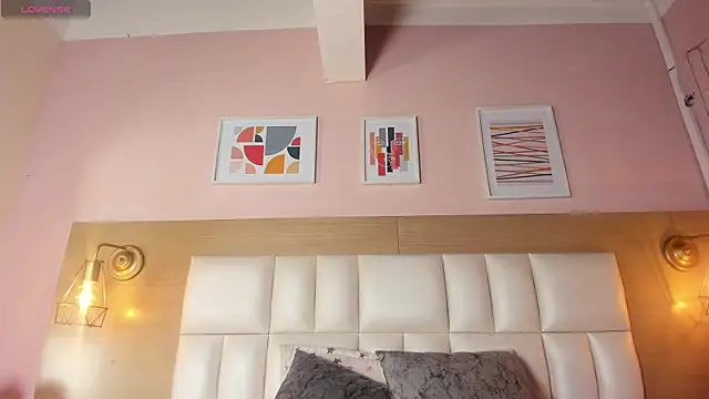 Snapshot of Dollar-girl chatting on 03-01-25, 11:50 Dollar-girl online show from 03-01-25, 11:50