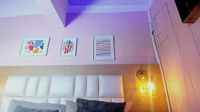 Snapshot of Dollar-girl chatting on 03-03-25, 05:50 Dollar-girl online show from 03-03-25, 05:50